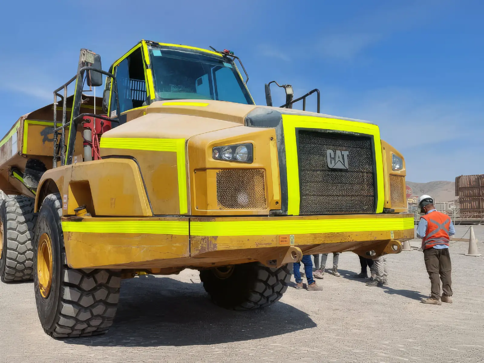 Camión articulado Caterpillar en faena